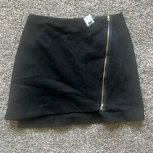 New gap women’s skirt with tag!